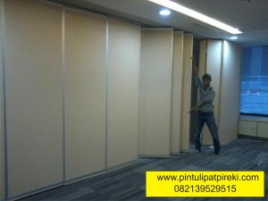 partisi pintu lipat pireki